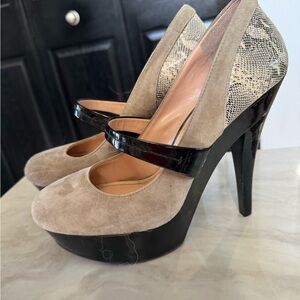 Jessica Simpson snakeskin platform heel size 9